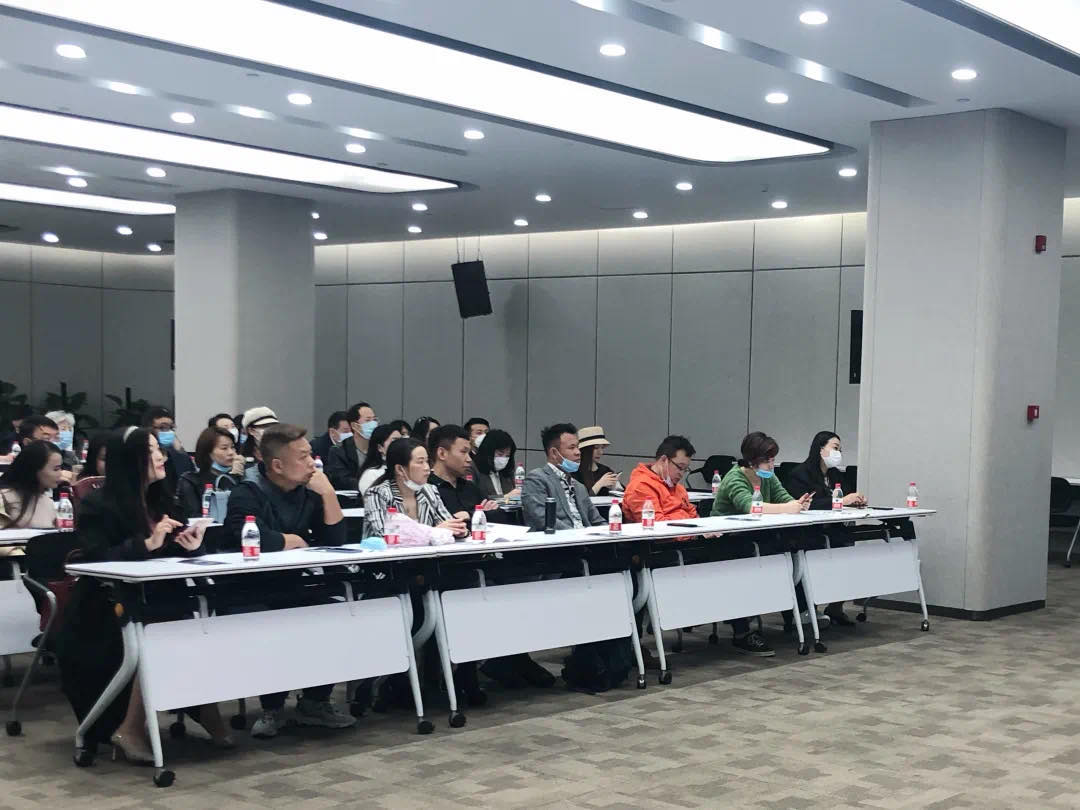 交大上海高净值研究院一行人来睿沃总部考察