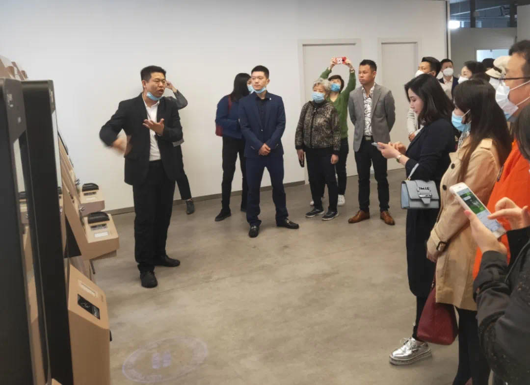 交大上海高净值研究院一行人来睿沃总部考察