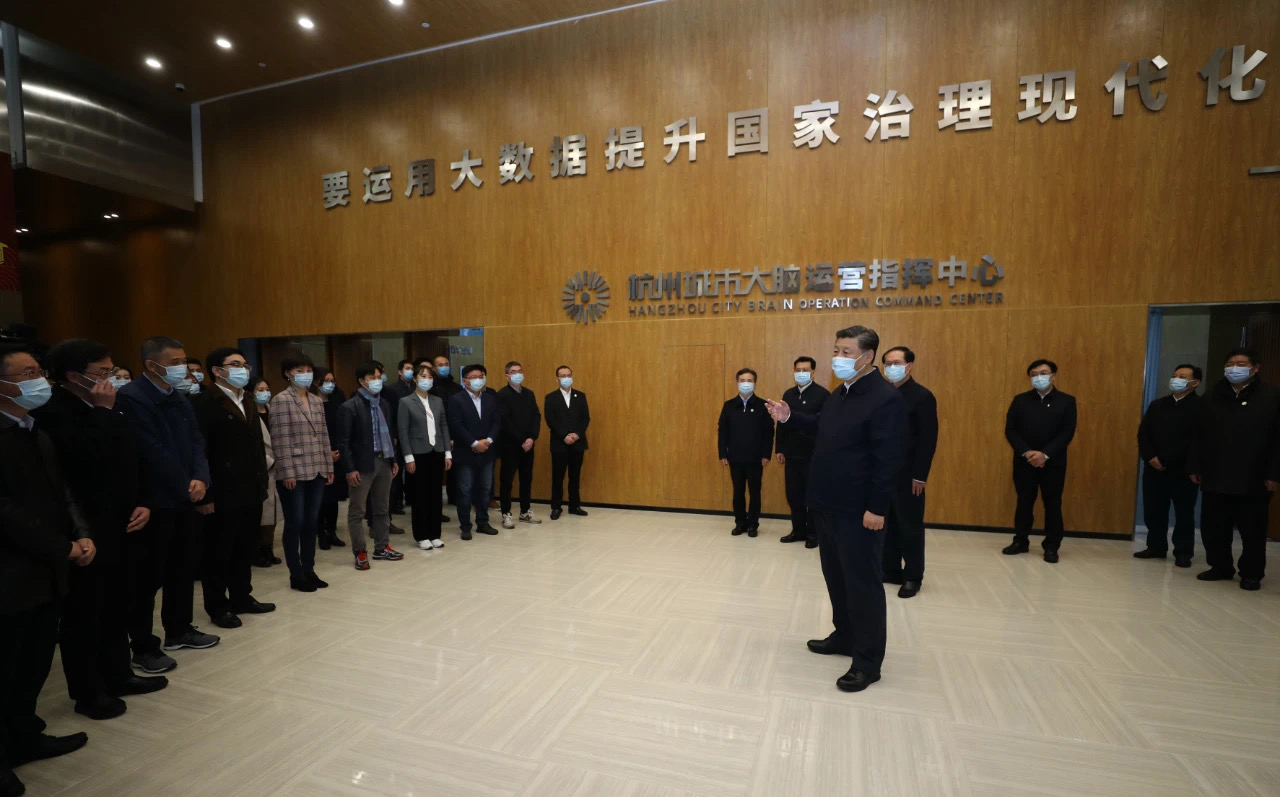 睿沃智能前台在城市大脑接受相关领导人考察!