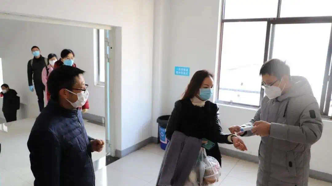 再现黑科技!入住酒店再不必排队亮绿码、测体温!
